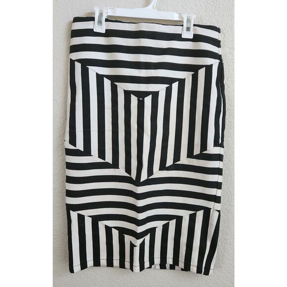 Venus Black White Stripe Pencil Skirt 10 Lightweight Flat Front Back Zip Closure - Picture 1 of 4